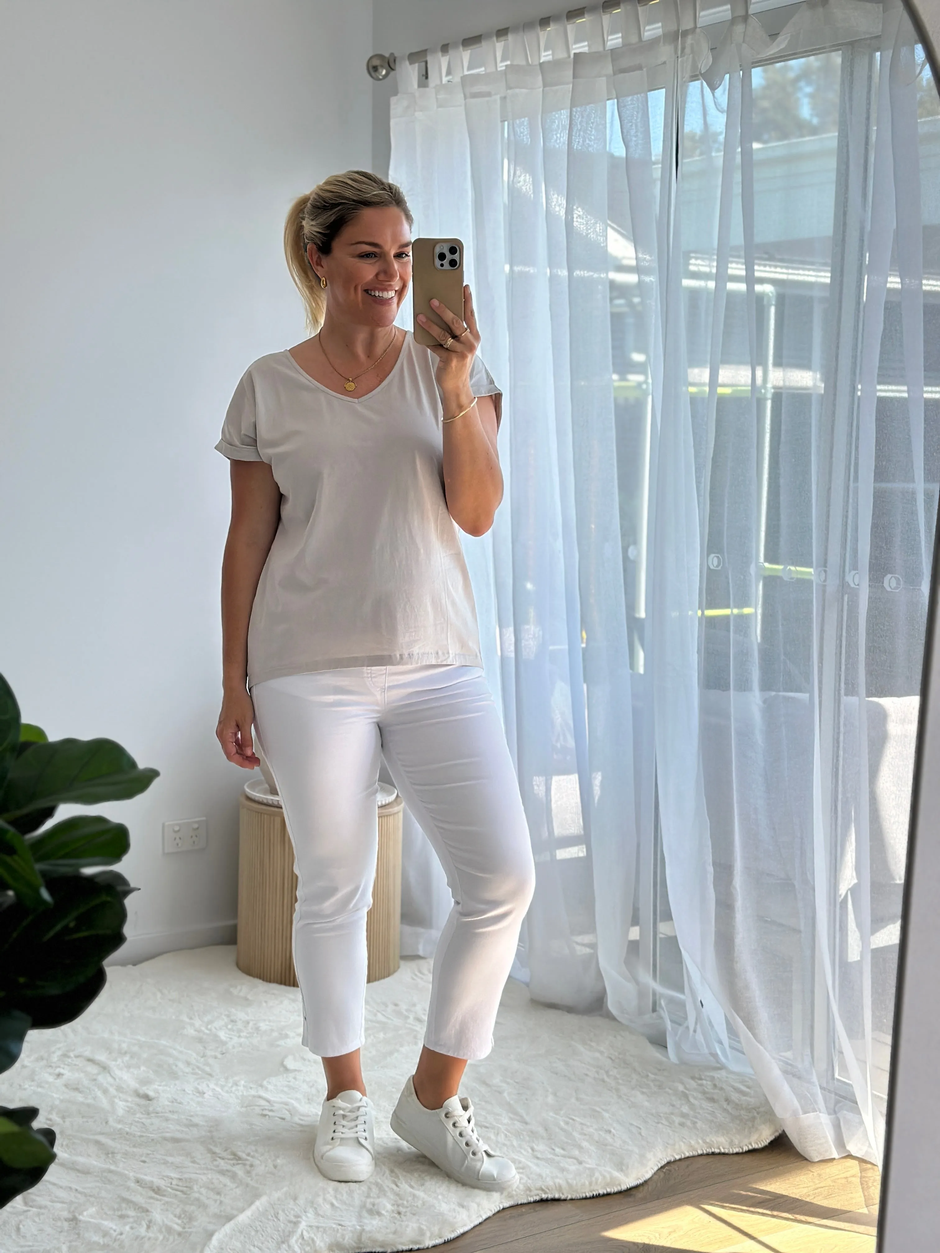 CAFE LATTE V NECK TEE