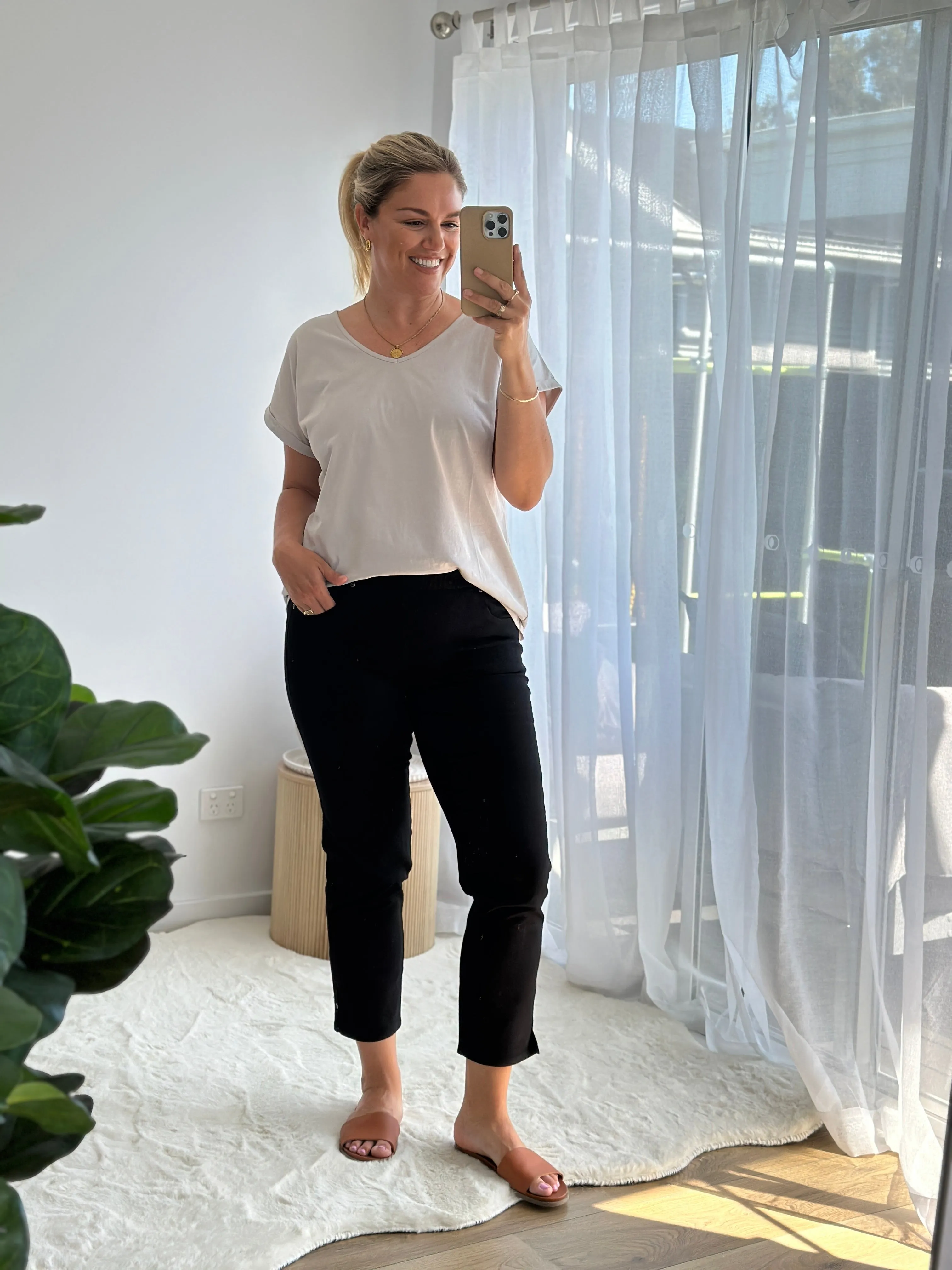 CAFE LATTE V NECK TEE