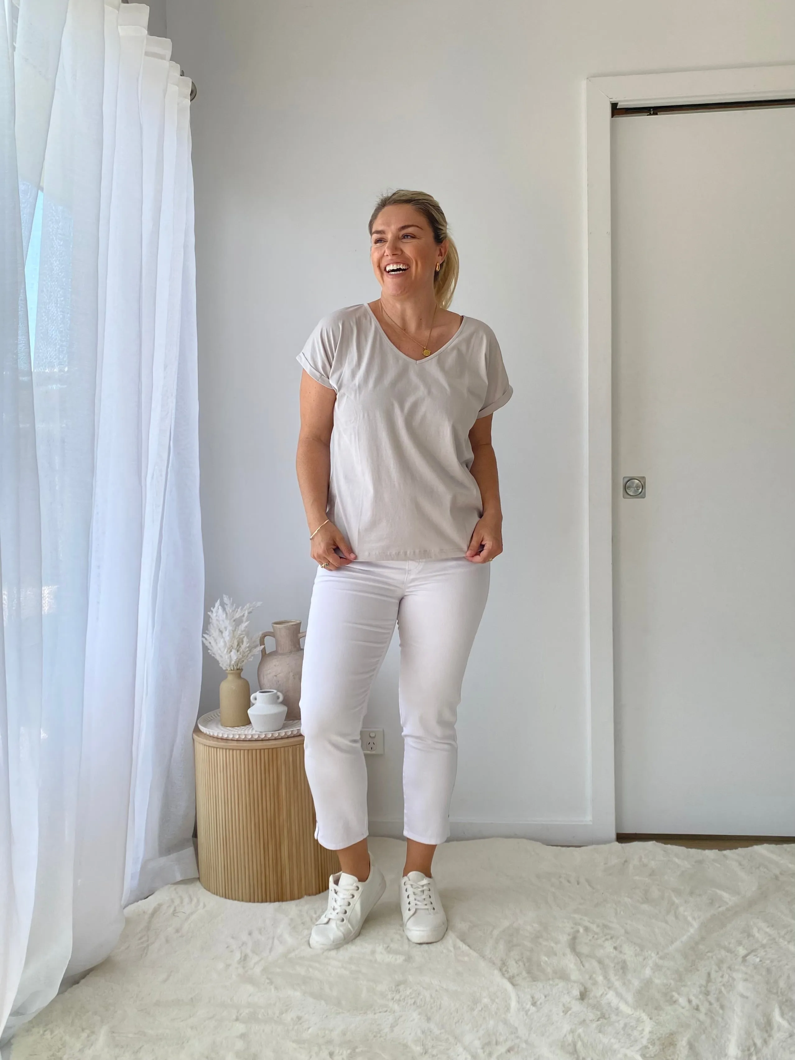 CAFE LATTE V NECK TEE
