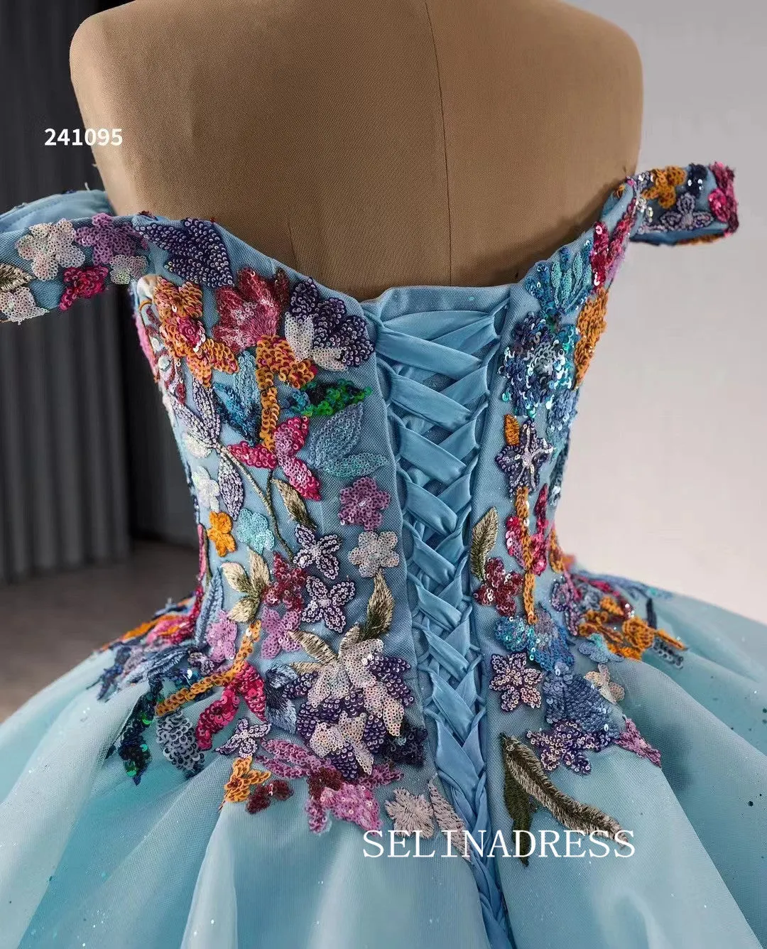 luxury Off-the-Shoulder Blue Quinceanera Dresses Embroidery Ball Gown Quinceañera Gown 241095